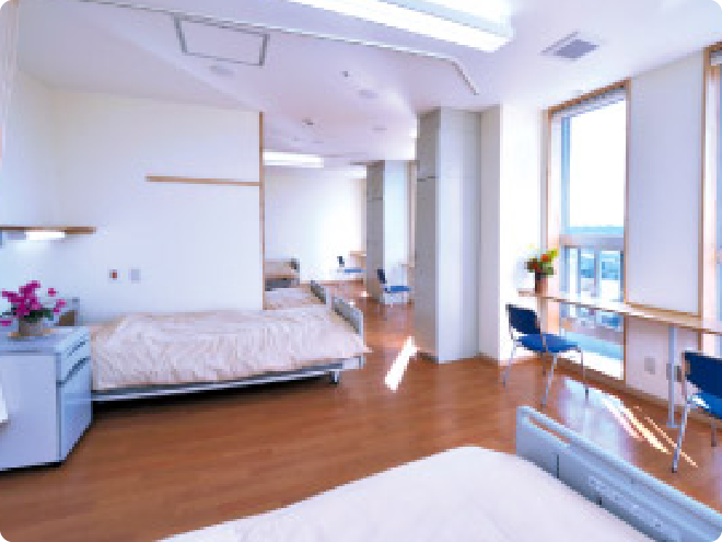 240床のゆったりとした個室型多床室